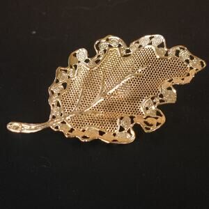 Gold Leaf Pin, Charming Brooch, Vintage Brooch, Vintage Floral Pin